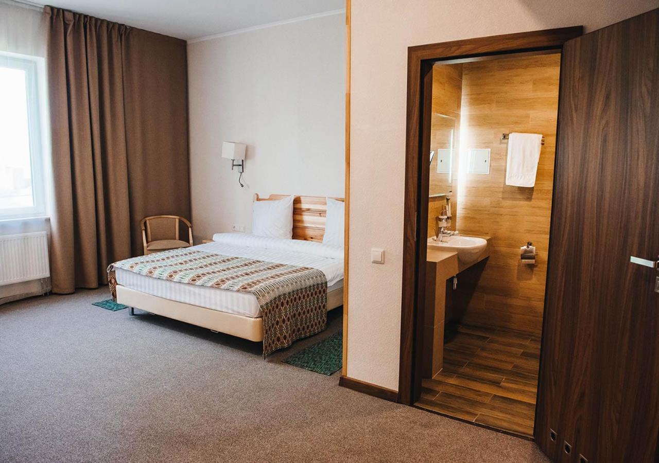 Green Park Hotel Airport Minsk Silichy Exterior foto